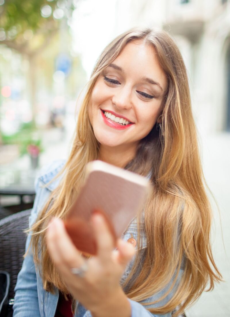 happy-carefree-student-girl-smsing-smartphone (1)